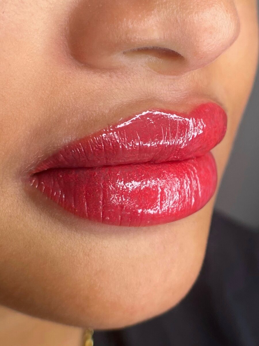 Micropigmentación de labios con acabado luminoso