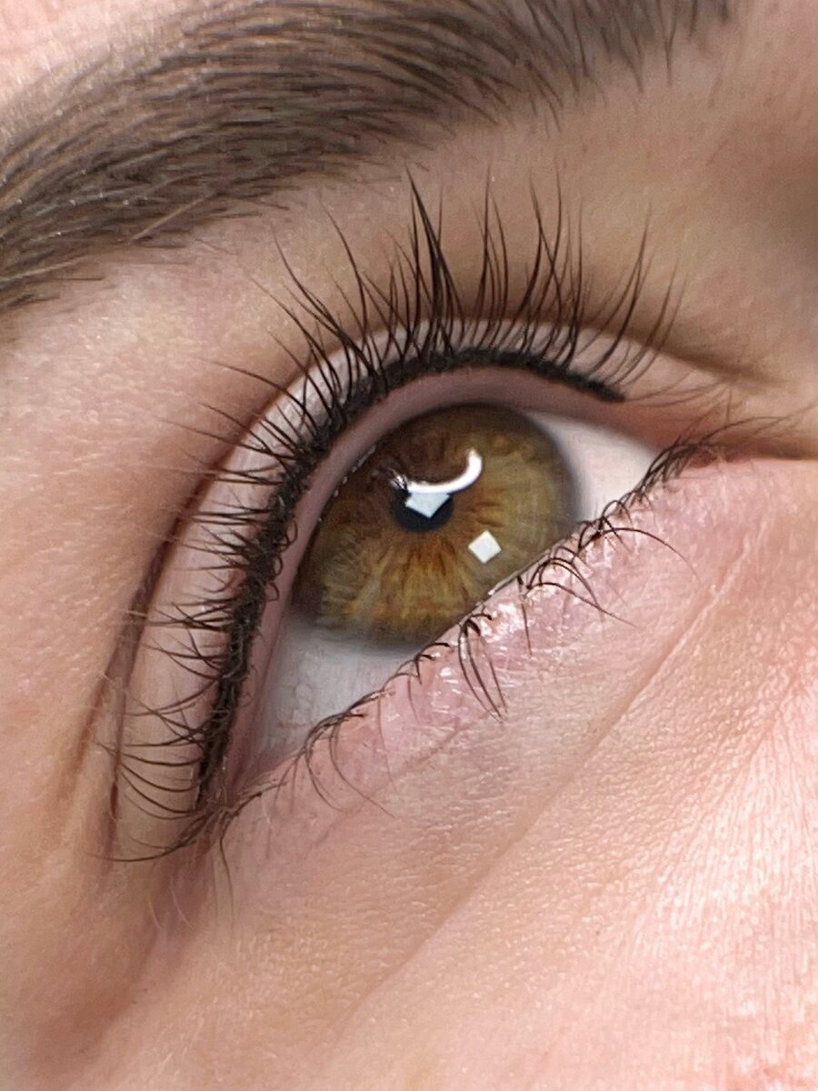 Línea de entrepestañas: mirada más densa de forma natural